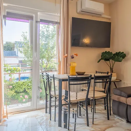 Διαμέρισμα Lichtdurchflutetes Und Zentrumsnahes Mit Privatparkplatz *